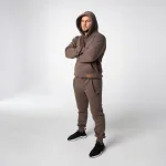 Brązowe spodnie joggery męskie.jpg