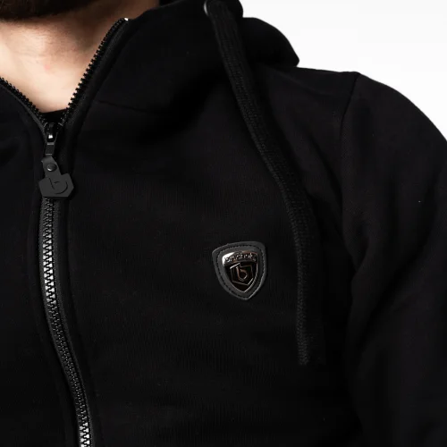 Czarna bluza na zamek Tarcza Czarna bluza z kapturem i metalowo-skórzaną tarczą Prestige.png